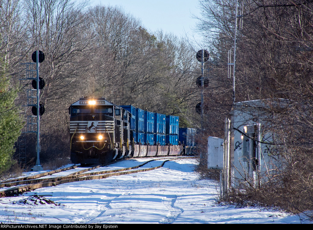 265 comes around the bend at CPF-346 